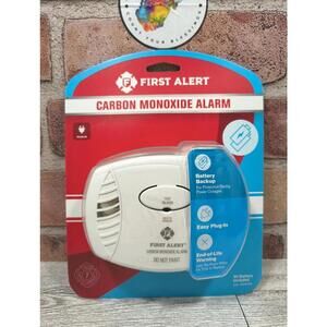 First Alert Carbon Monoxide Alarm CO605-3 Plug-in / Battery Backup New Sealed